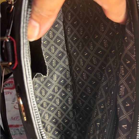 Elegant Black Vera Wang Handbag - Picture 10 of 16